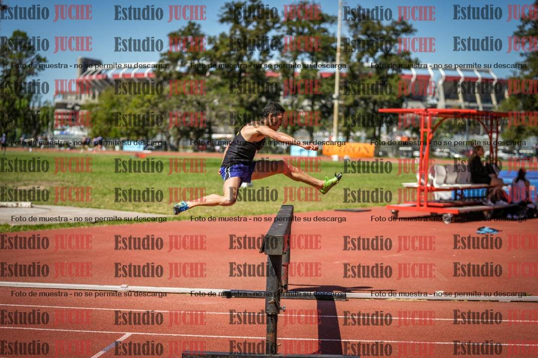 Fotos de los 3000 m con obstáculos de varones