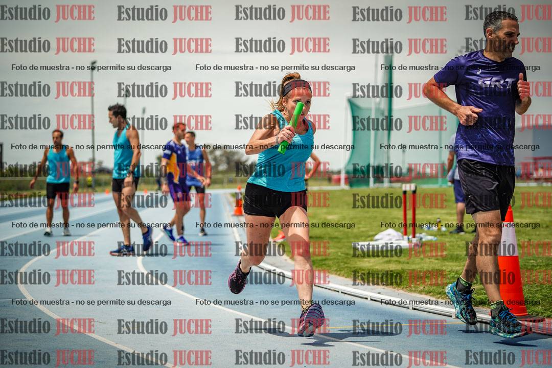 Fotos durante el transcurso de los relevos 20' para running teams - serie 2