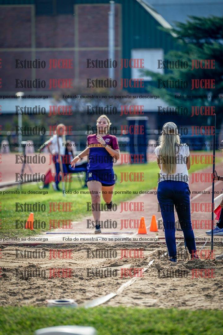 Fotos del salto en largo de mujeres - hepta 5