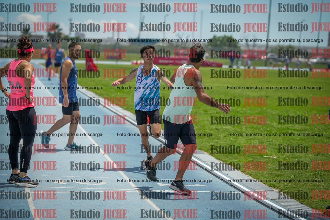 Fotos durante el transcurso de los relevos 20' para running teams - serie 2