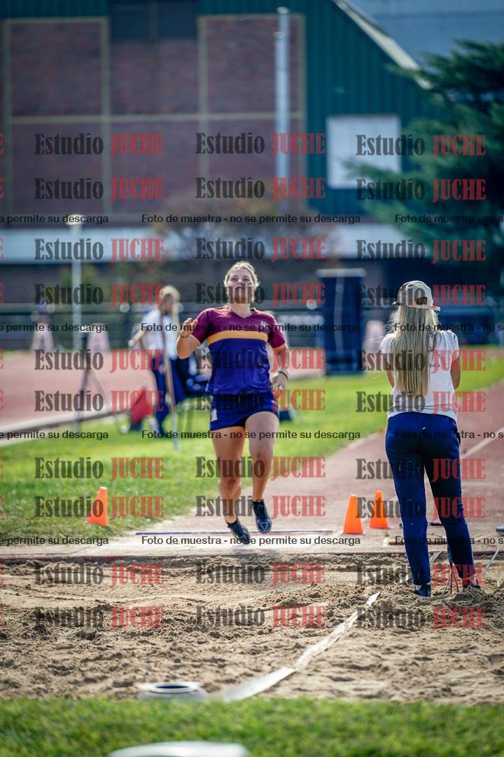 Fotos del salto en largo de mujeres - hepta 5