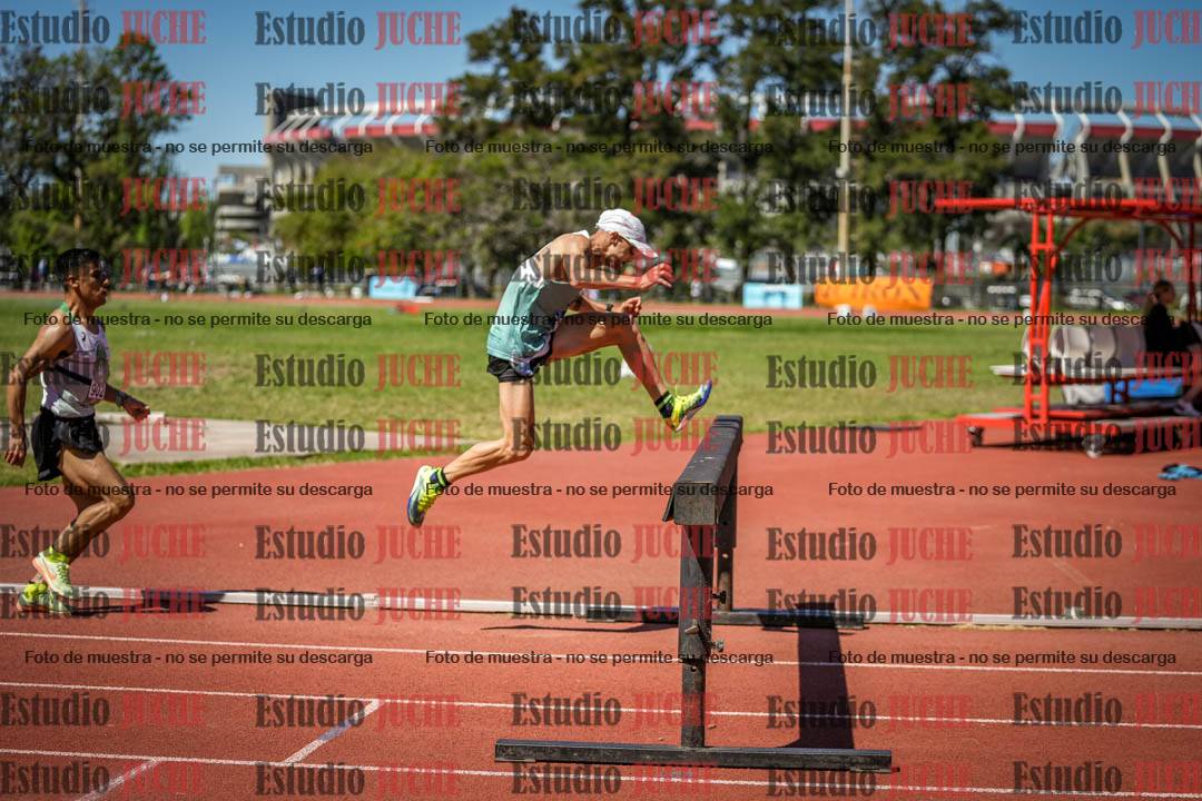 Fotos de los 3000 m con obstáculos de varones
