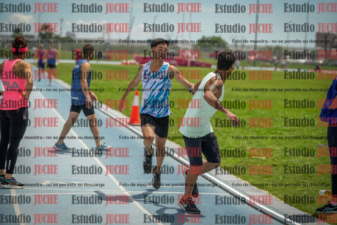 Fotos durante el transcurso de los relevos 20' para running teams - serie 2