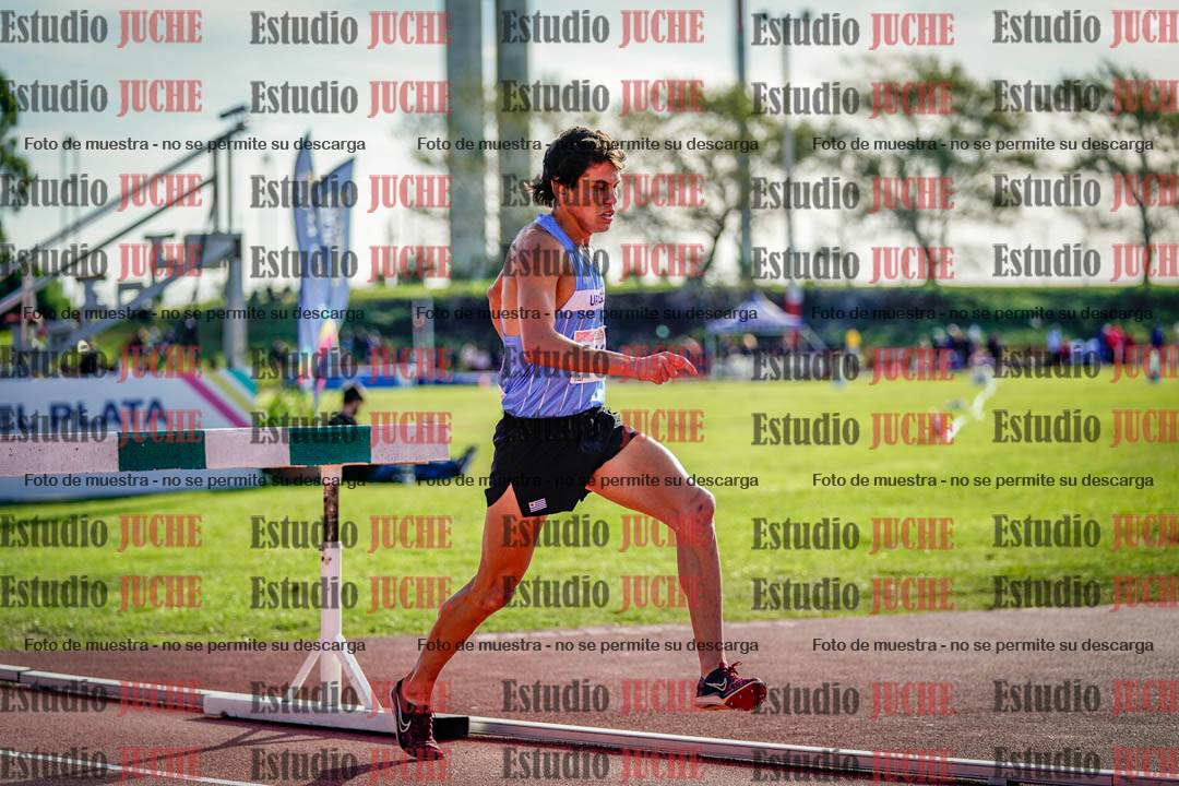 Fotos de los 3000 m con obstáculos de varones
