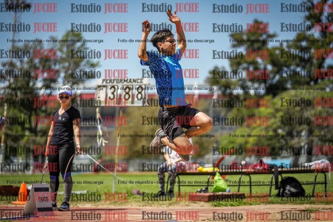 Fotos del salto en largo de varones - (incluye octatlón)