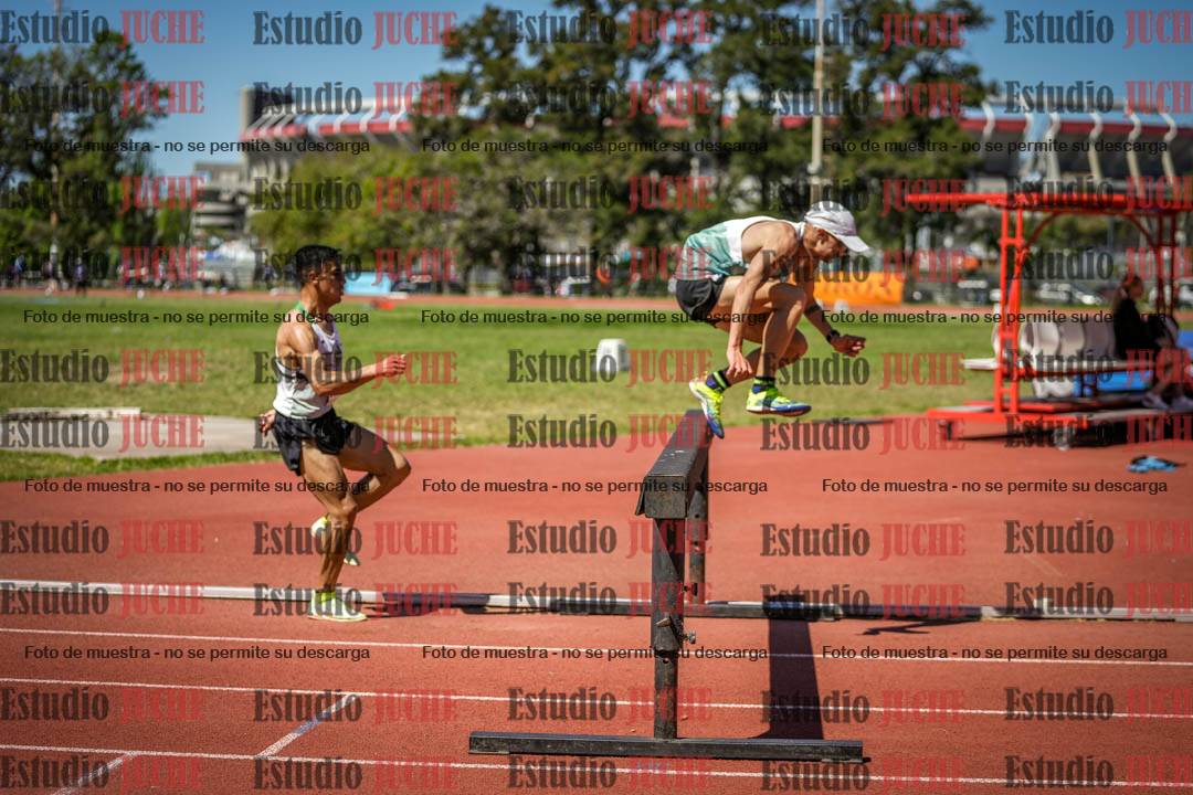 Fotos de los 3000 m con obstáculos de varones