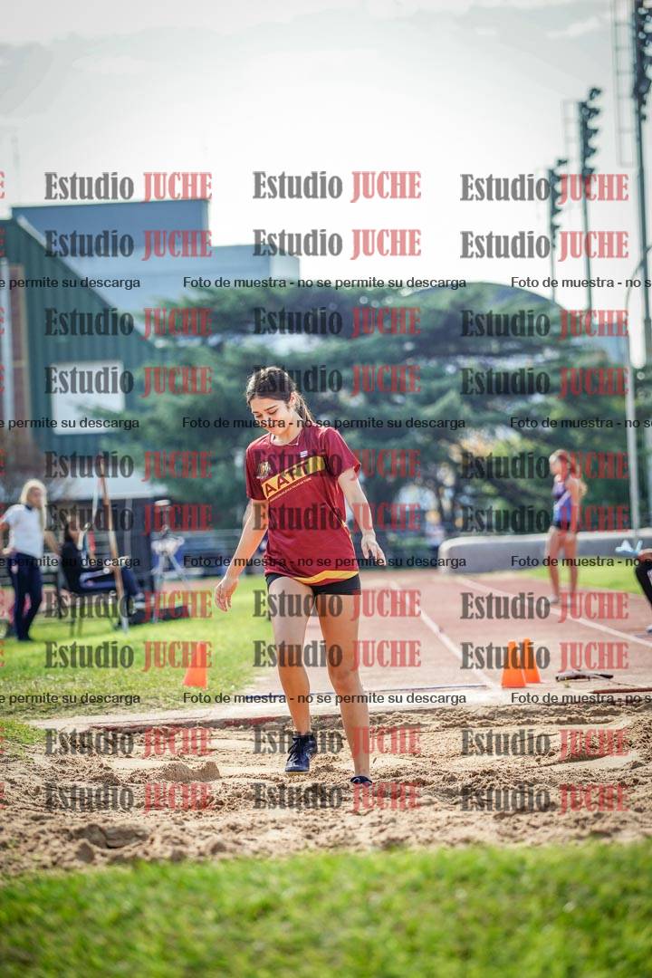 Fotos del salto en largo de mujeres - hepta 5