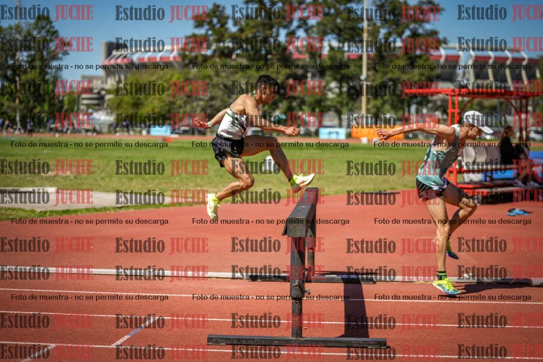 Fotos de los 3000 m con obstáculos de varones