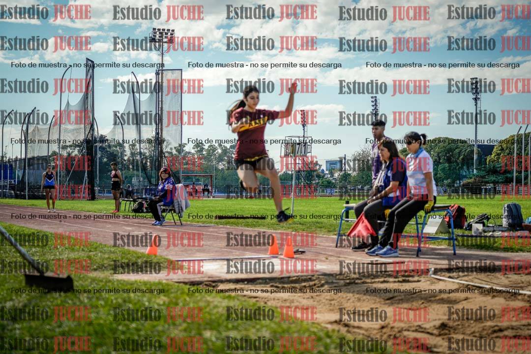 Fotos del salto en largo de mujeres - hepta 5