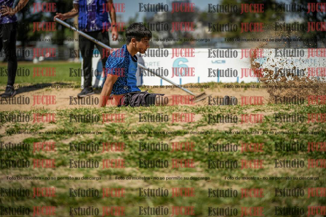 Fotos del salto en largo de varones - (incluye octatlón)