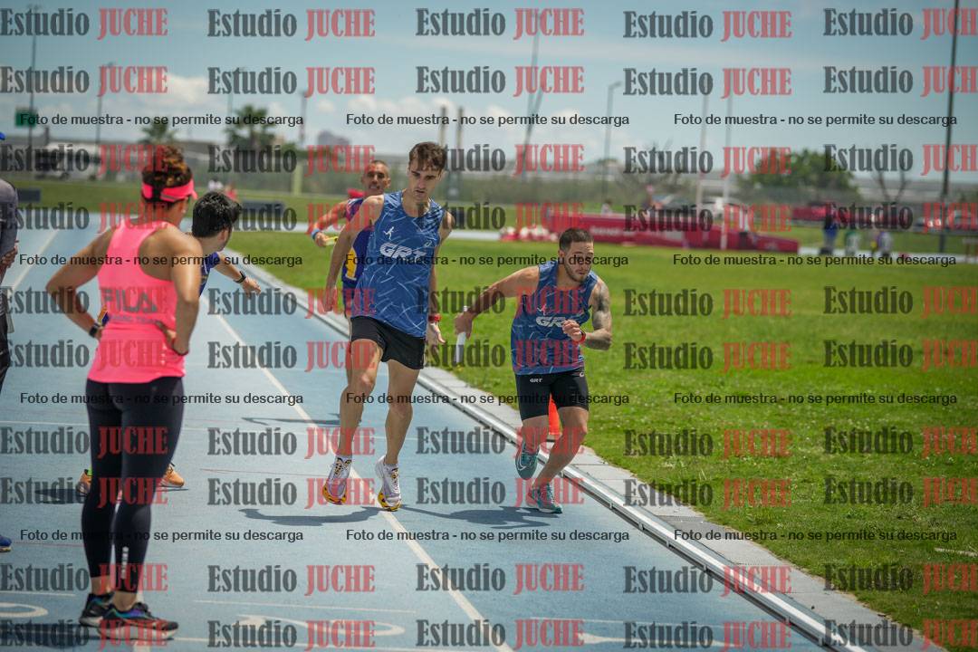 Fotos durante el transcurso de los relevos 20' para running teams - serie 2