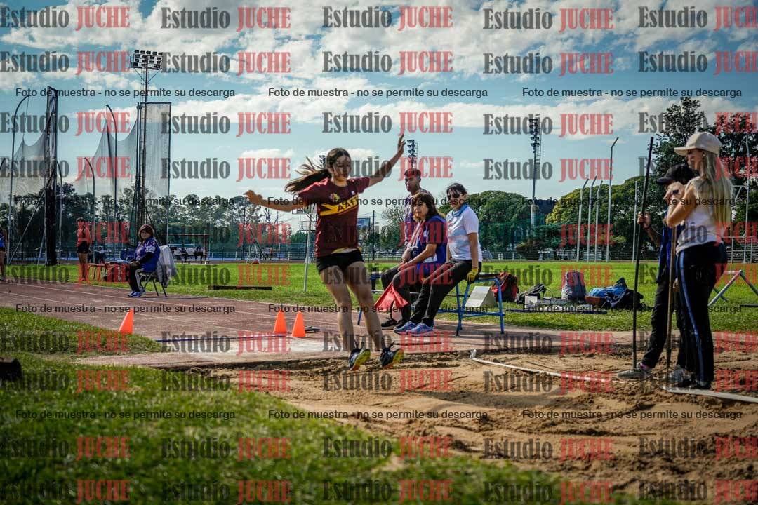 Fotos del salto en largo de mujeres - hepta 5