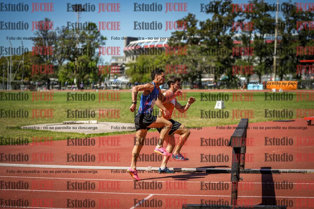 Fotos de los 3000 m con obstáculos de varones