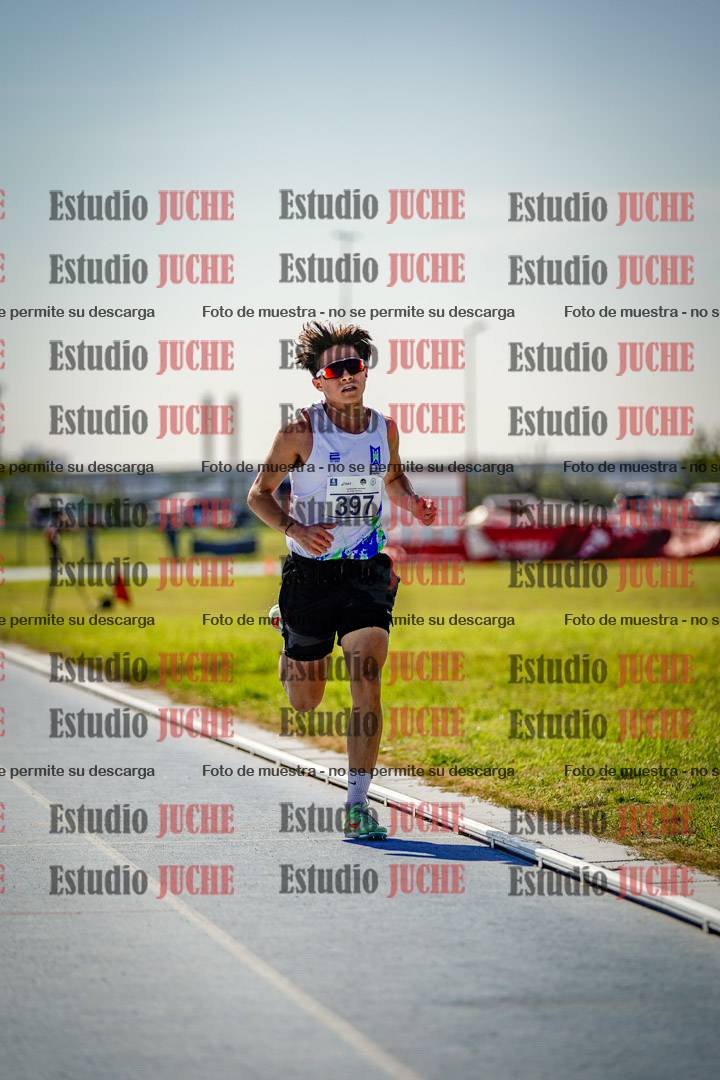 Fotos de los 2000 m con obstáculos de varones