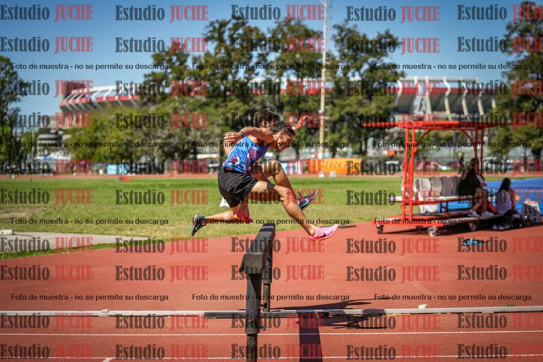Fotos de los 3000 m con obstáculos de varones