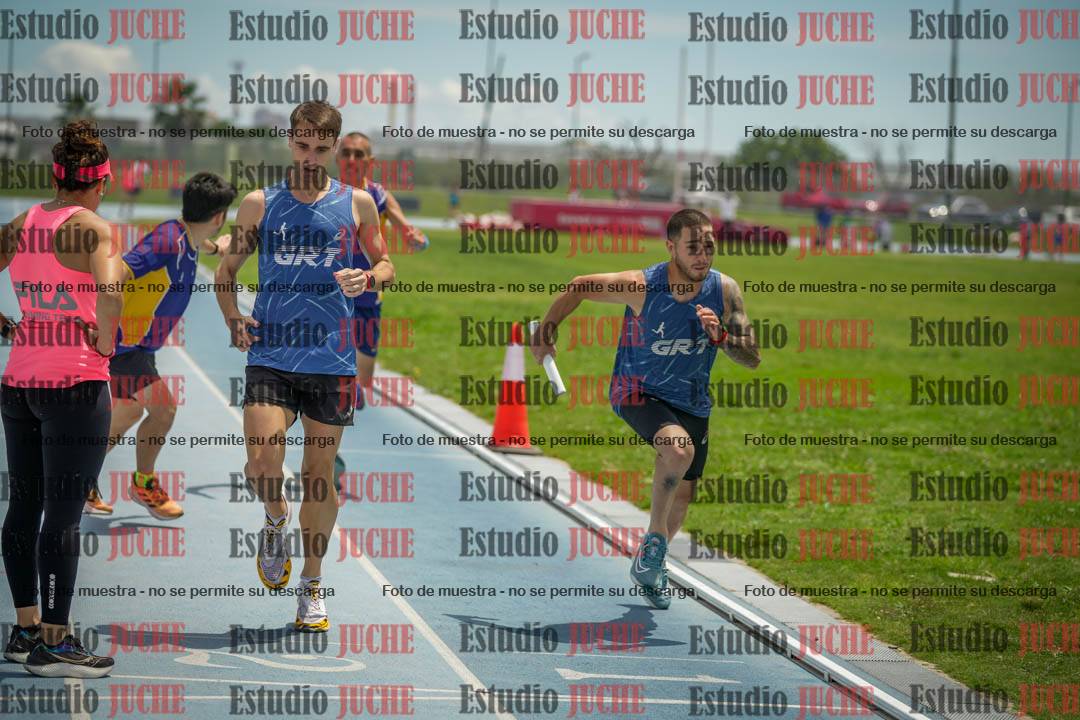 Fotos durante el transcurso de los relevos 20' para running teams - serie 2