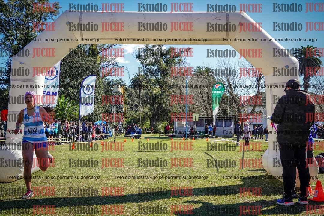 Fotos de la llegada del cross de 2000 m