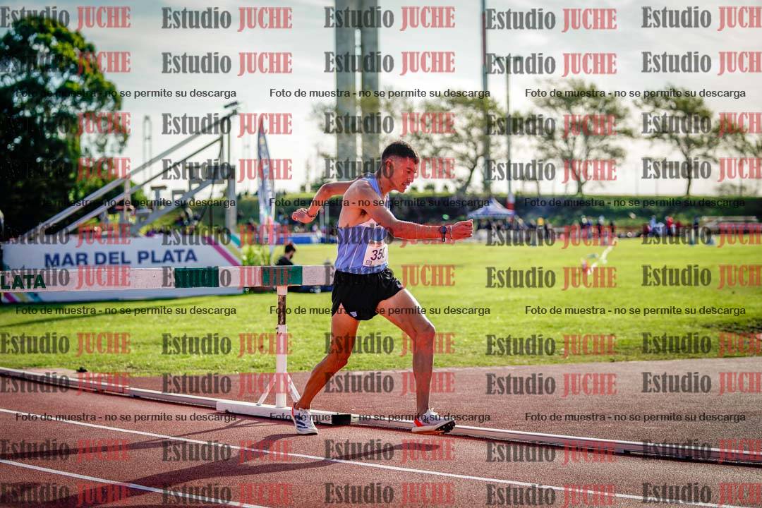 Fotos de los 3000 m con obstáculos de varones