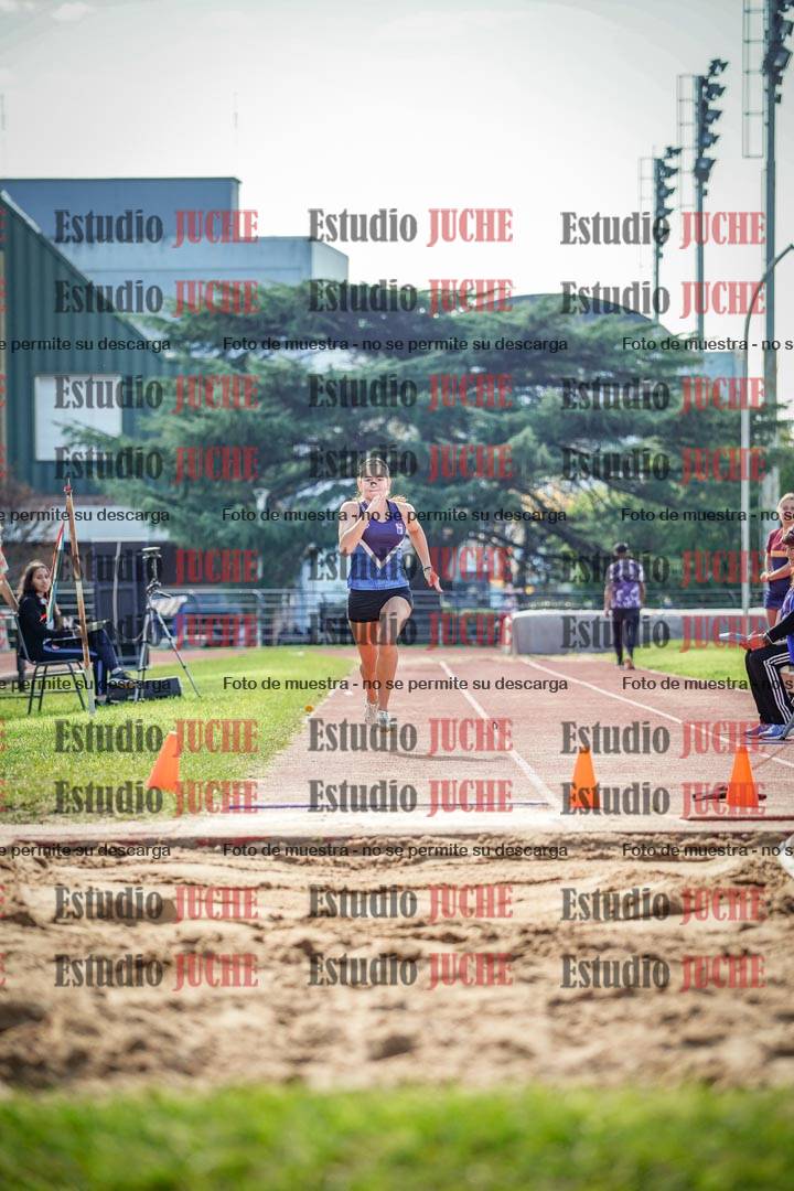 Fotos del salto en largo de mujeres - hepta 5