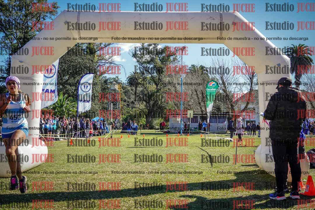 Fotos de la llegada del cross de 2000 m