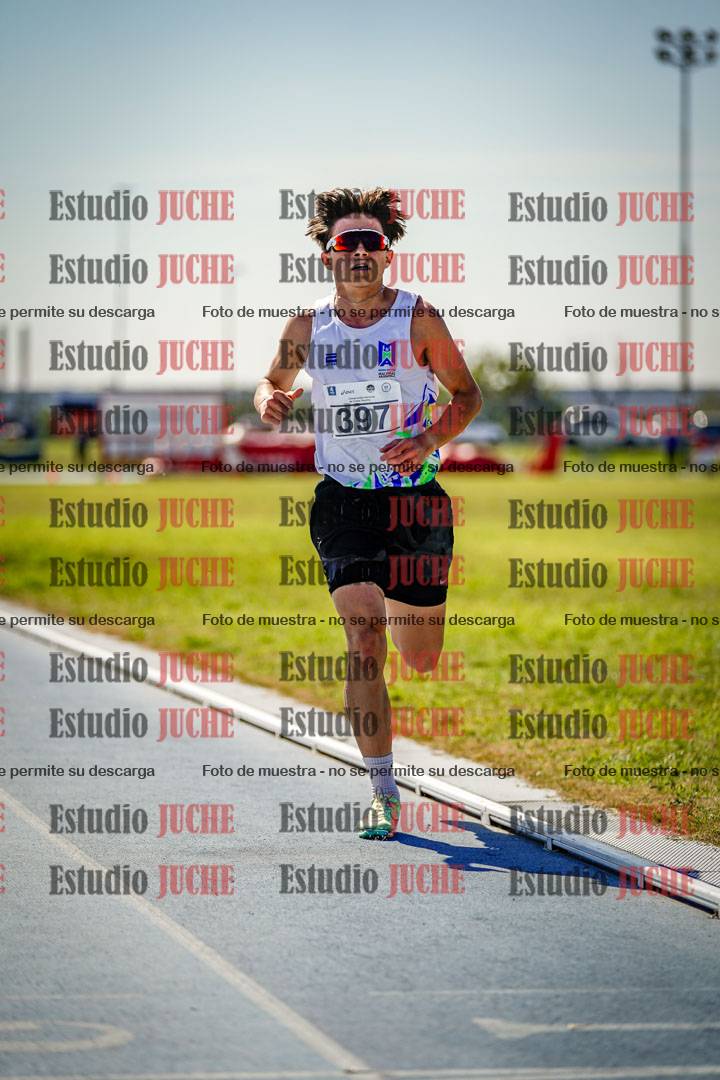 Fotos de los 2000 m con obstáculos de varones