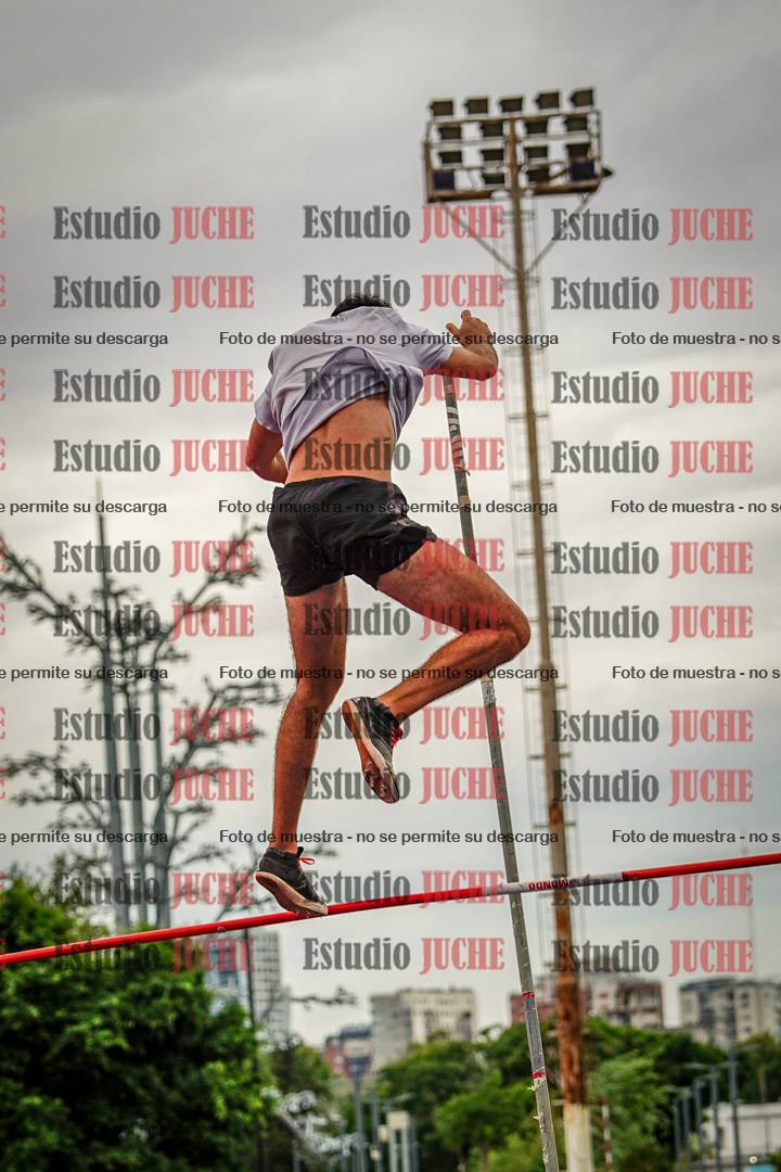Fotos del salto con garrocha de varones - decatlón 8