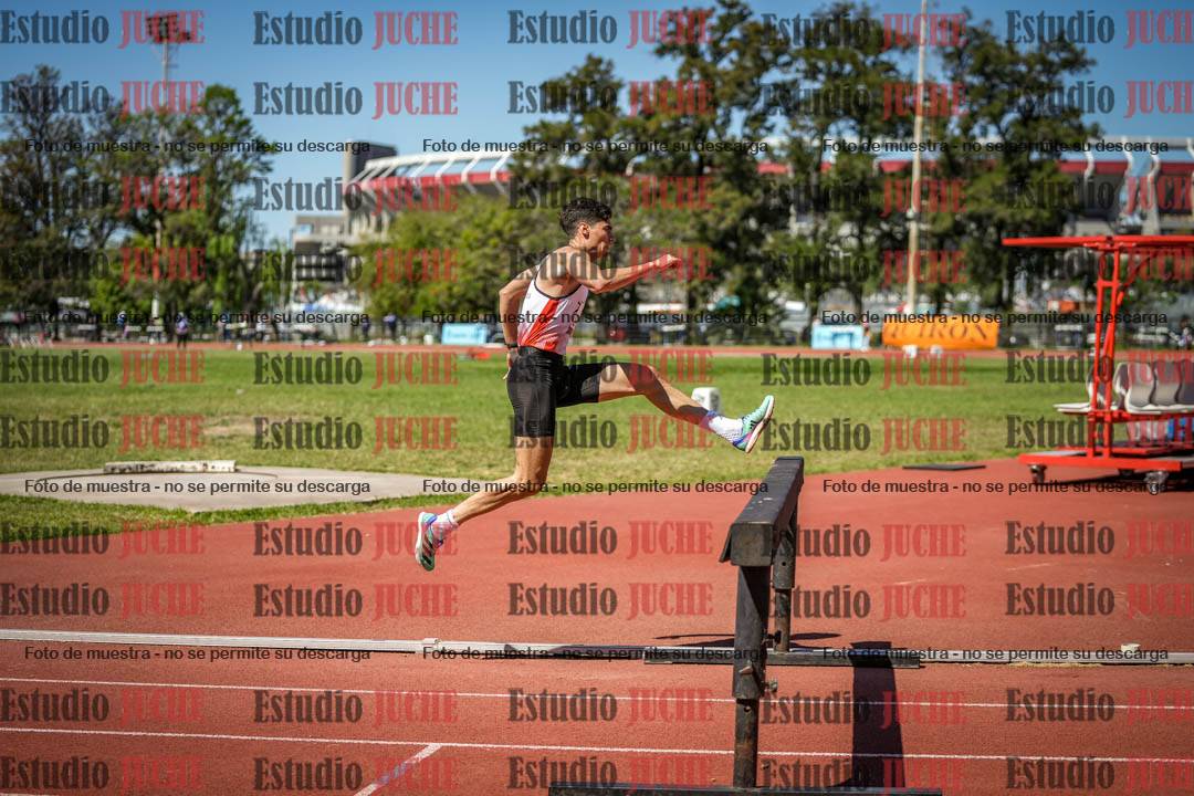 Fotos de los 3000 m con obstáculos de varones