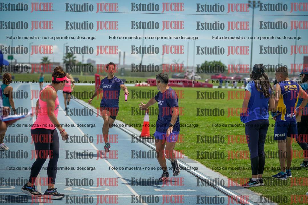 Fotos durante el transcurso de los relevos 20' para running teams - serie 2