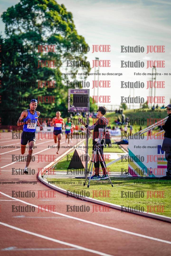 Fotos de los 3000 m con obstáculos de varones
