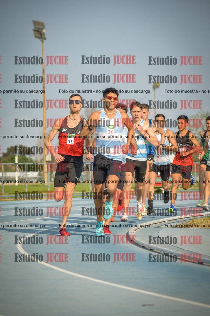 Fotos de los 3000 m llanos de varones