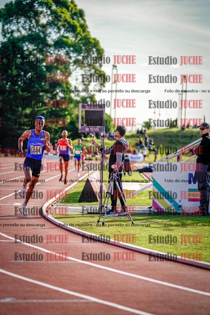 Fotos de los 3000 m con obstáculos de varones