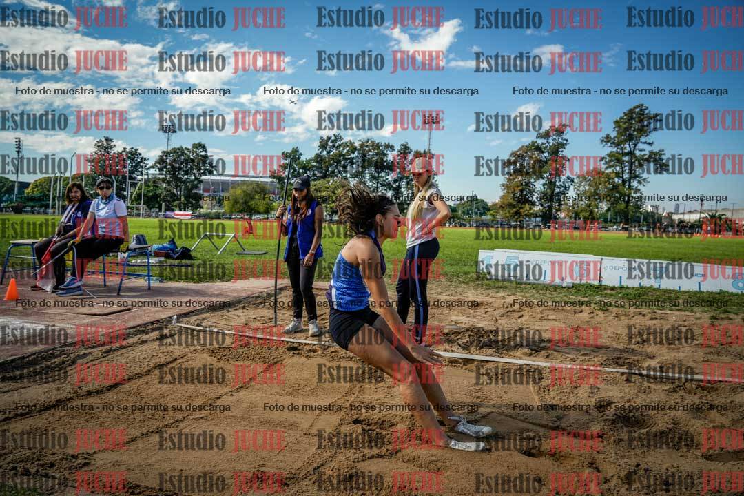 Fotos del salto en largo de mujeres - hepta 5