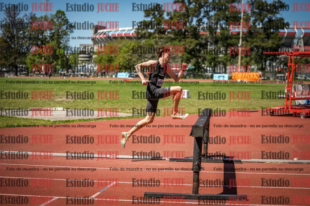 Fotos de los 3000 m con obstáculos de varones