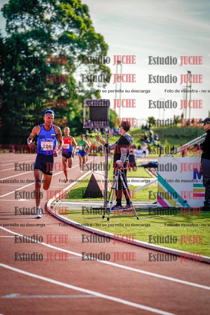 Fotos de los 3000 m con obstáculos de varones