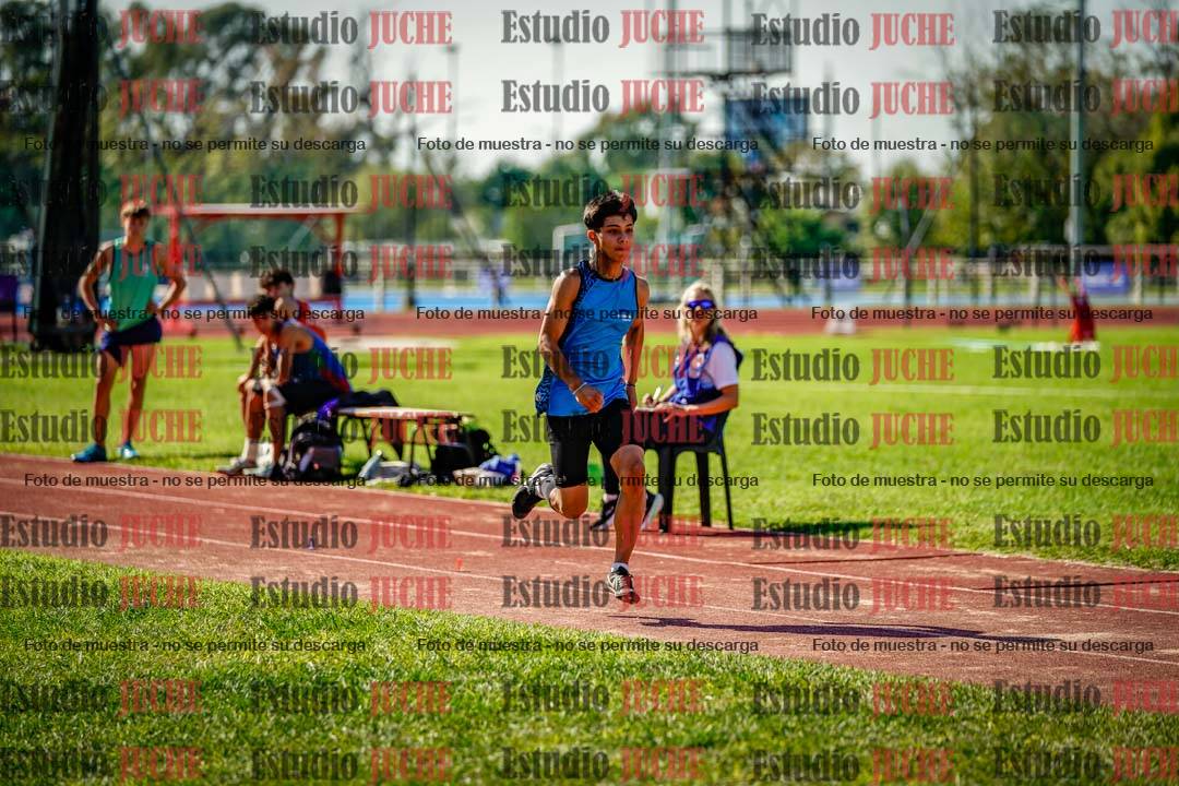 Fotos del salto en largo de varones