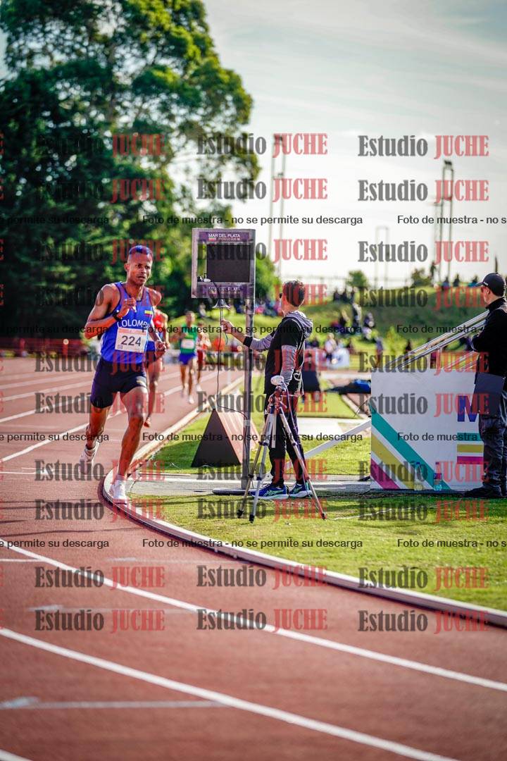 Fotos de los 3000 m con obstáculos de varones