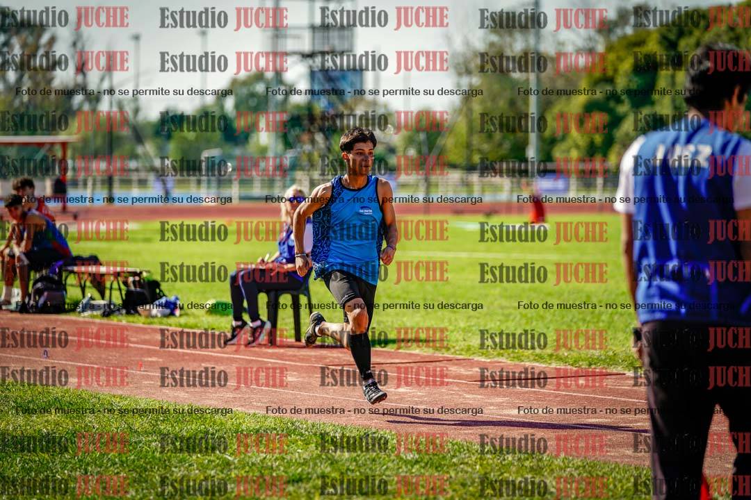 Fotos del salto en largo de varones