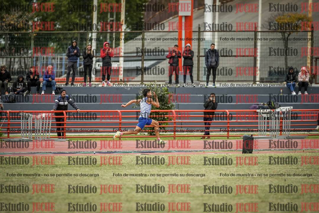 Fotos del salto en largo de varones