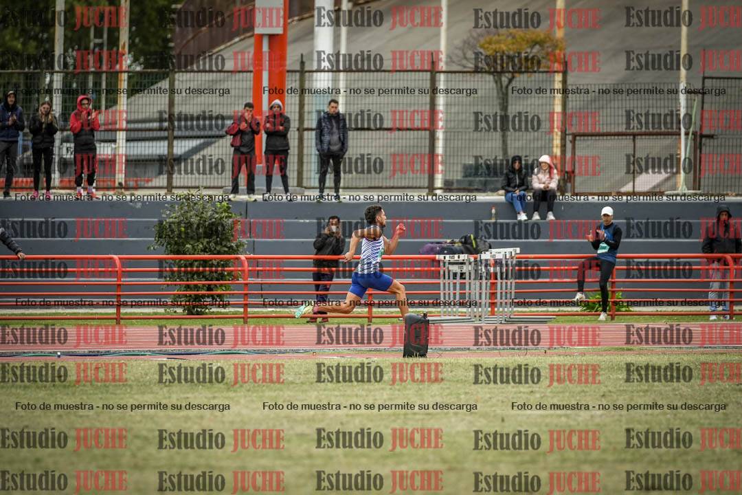 Fotos del salto en largo de varones
