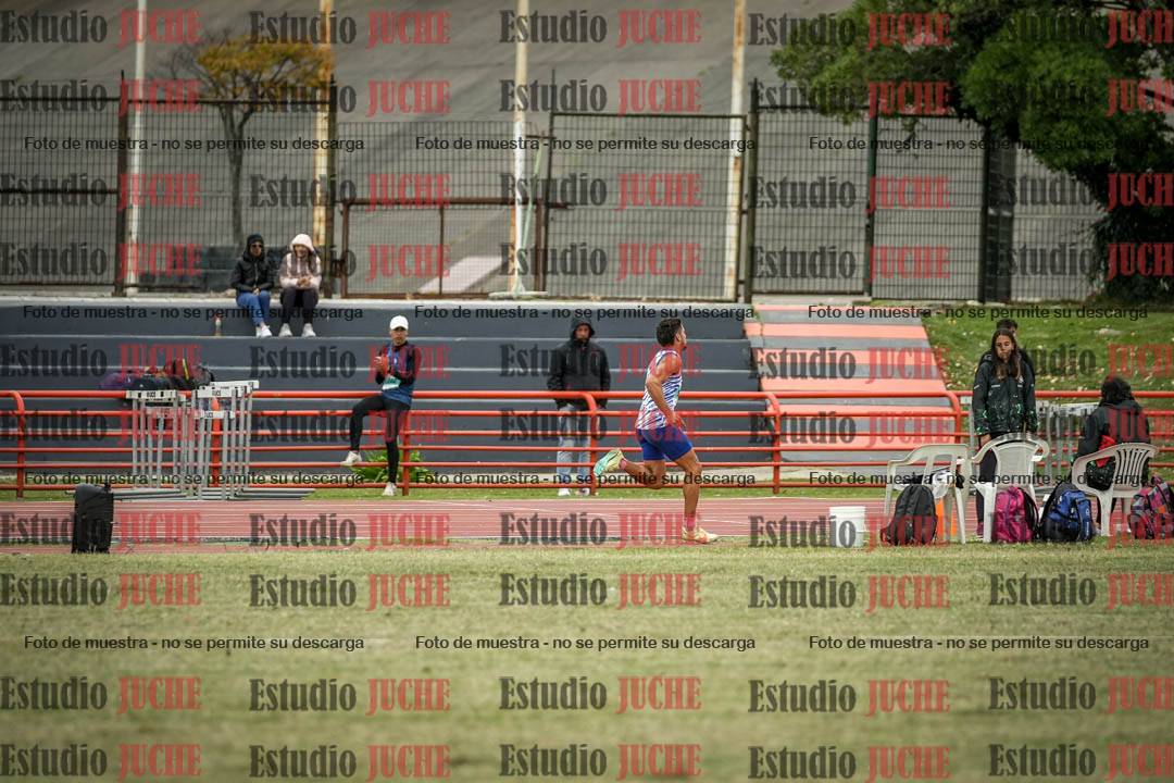 Fotos del salto en largo de varones