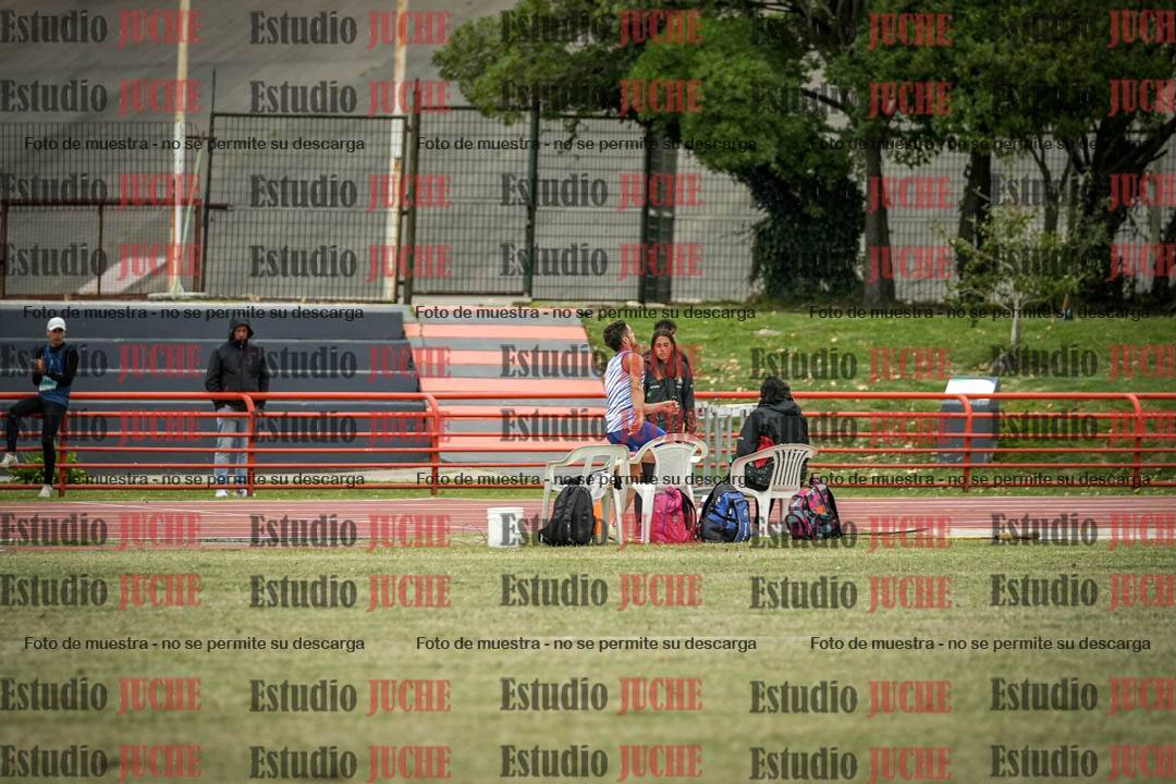 Fotos del salto en largo de varones