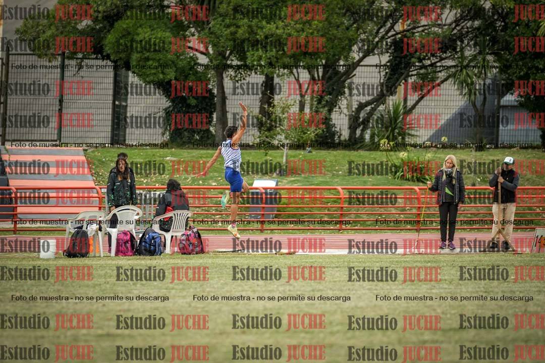 Fotos del salto en largo de varones