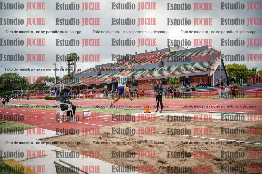 Fotos del salto en largo de varones