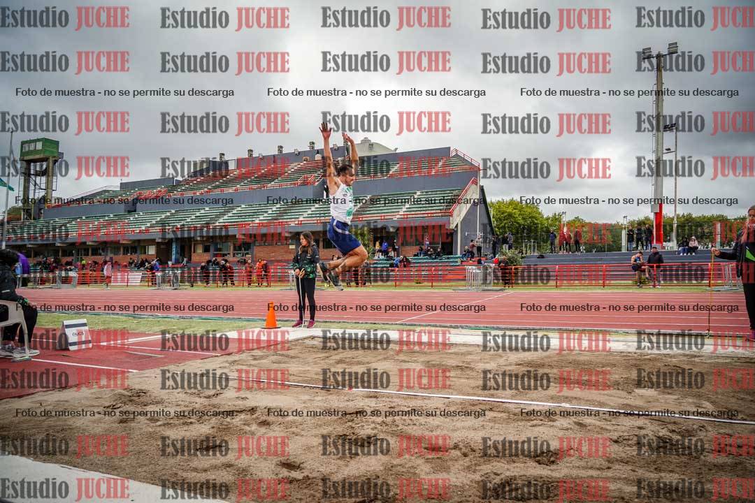 Fotos del salto en largo de varones