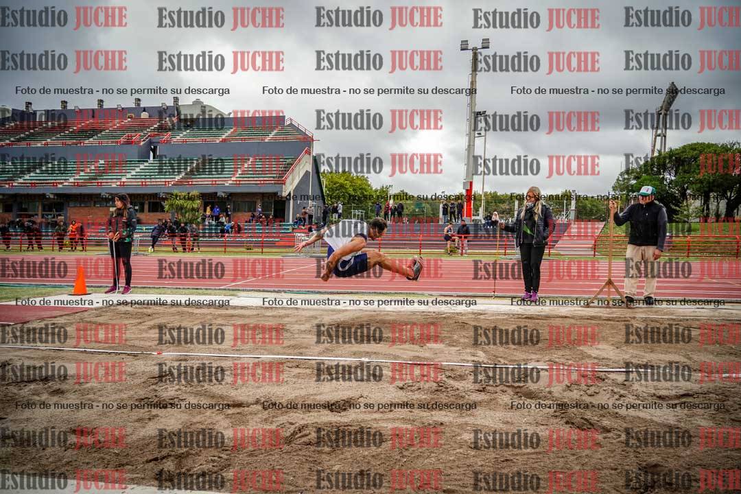 Fotos del salto en largo de varones