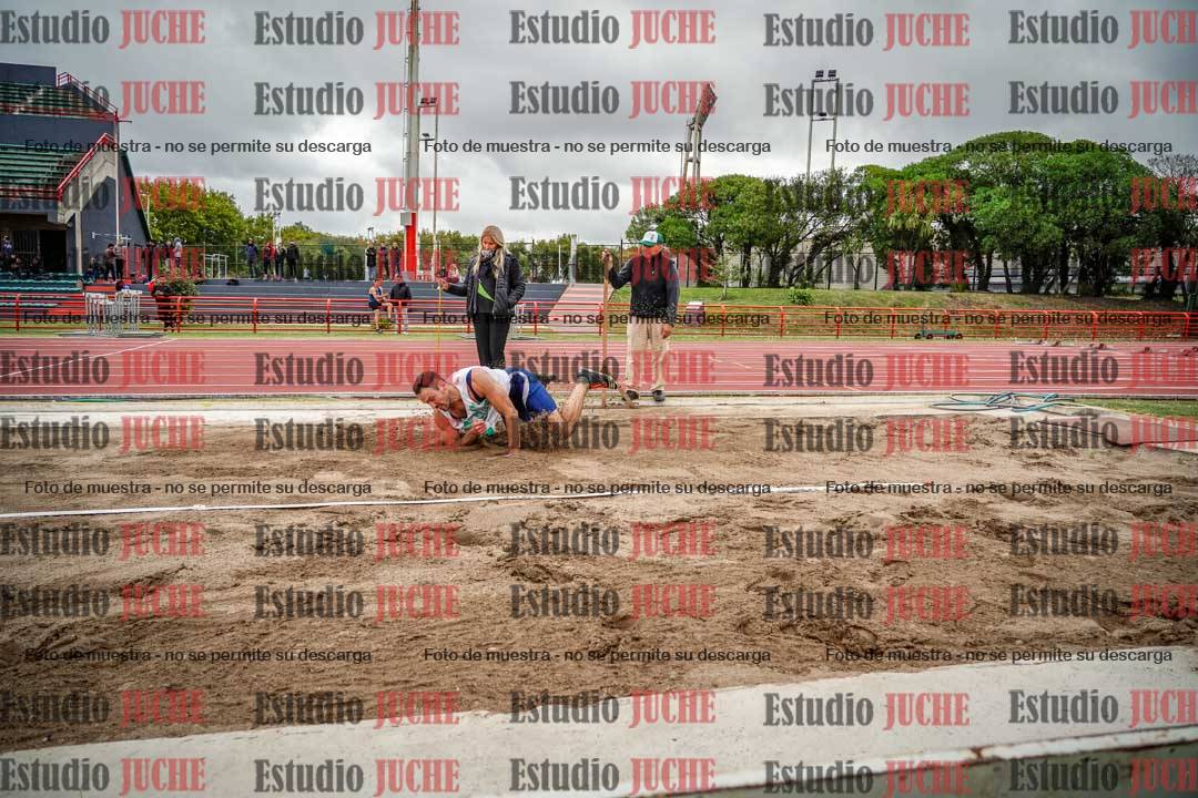 Fotos del salto en largo de varones