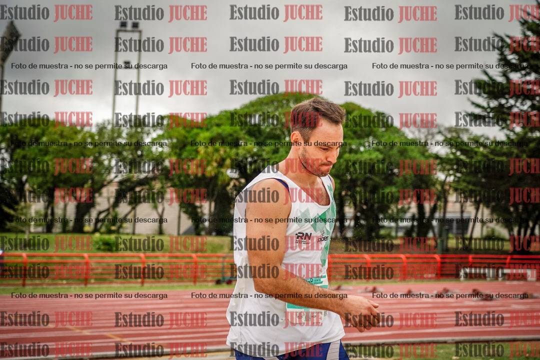 Fotos del salto en largo de varones