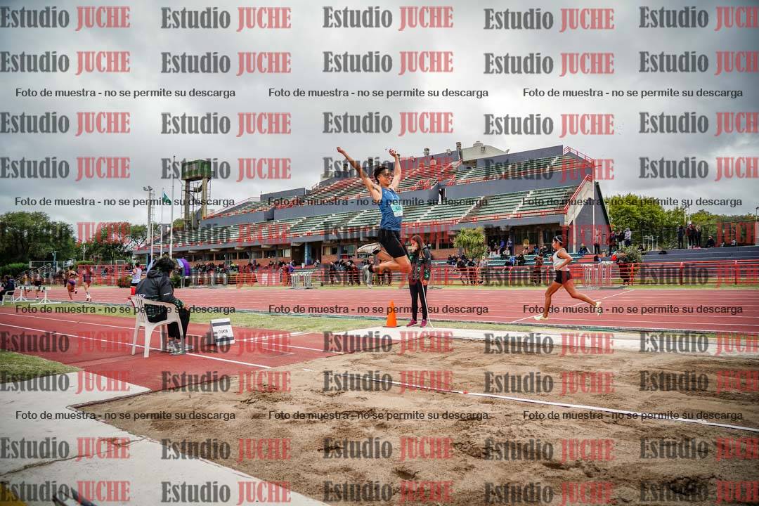 Fotos del salto en largo de varones