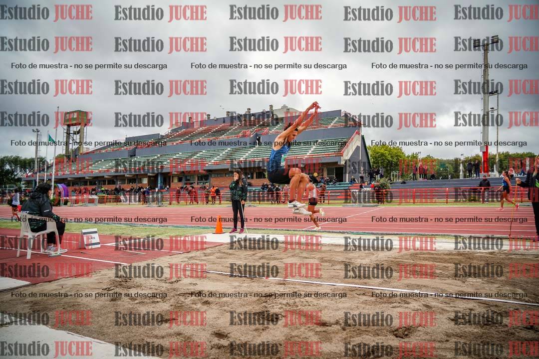 Fotos del salto en largo de varones