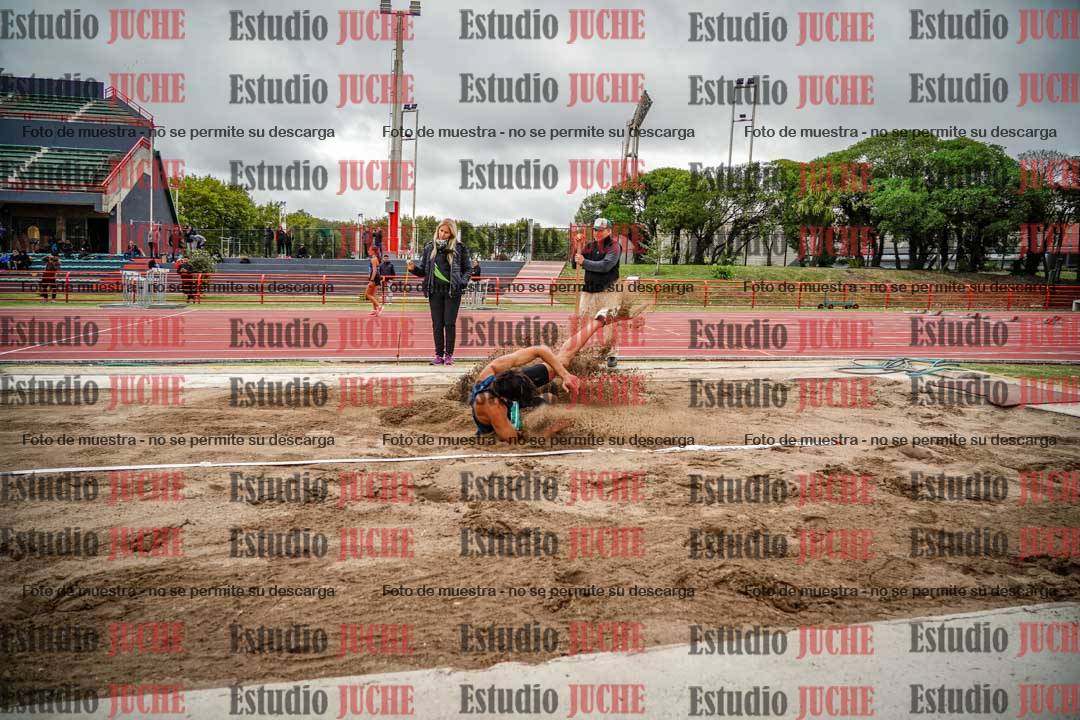 Fotos del salto en largo de varones